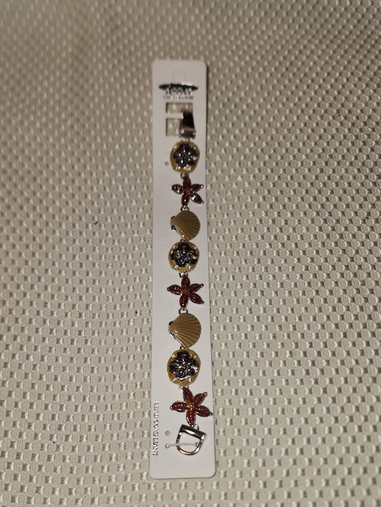 ICON COLLECTION Jewelry - IC COLLECTION Gold Tone Bracelet with Starfish & Shell Charms *2 For $15*